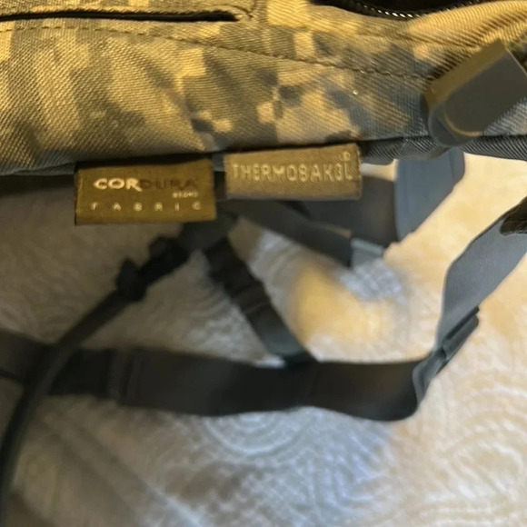 Camelbak camo hydration pack - Picture 3 of 7